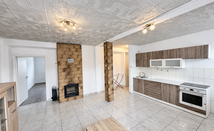 2 izbový byt s pozemkom  260m2  vlastnou záhradkou  a šopkou - fotografia 5
