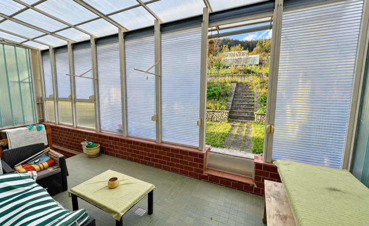 Priestranný rodinný dom v super lokalite so skvelou cenou - fotografia 23