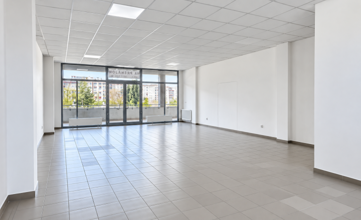 Nádherný presklený priestor v centre mesta  Púchov    100m2 - fotografia 4