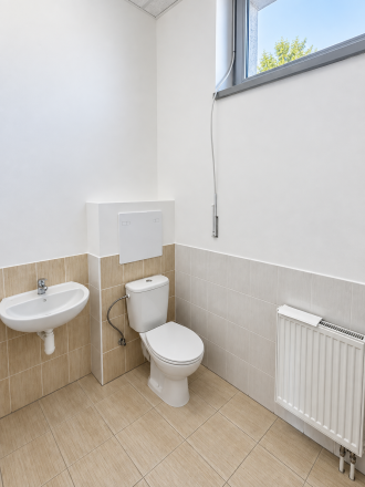 Nádherný presklený priestor v centre mesta  Púchov    100m2 - fotografia 10