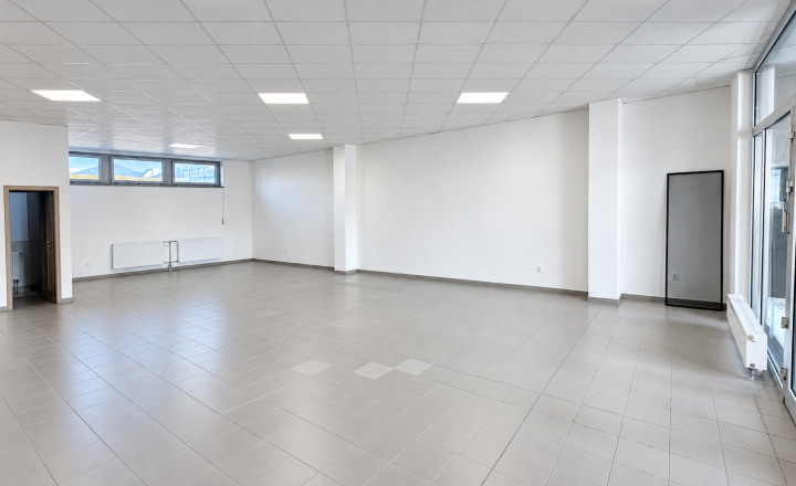 Nádherný presklený priestor v centre mesta  Púchov    100m2 - fotografia 8