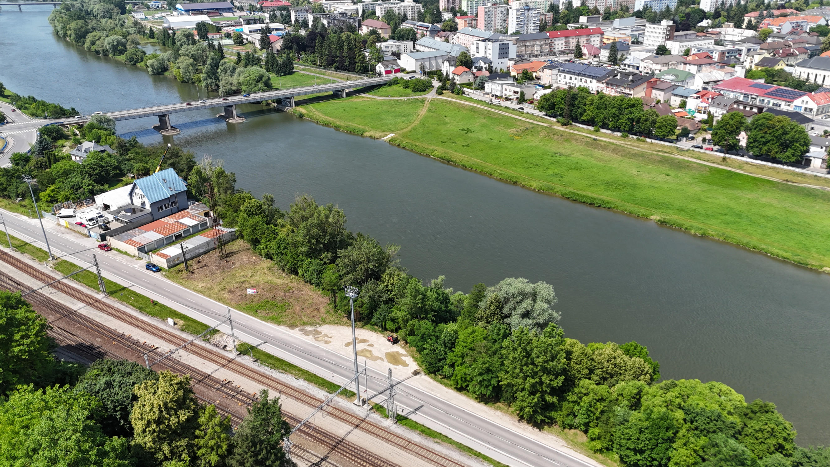 Predaj pozemku v priemyselnej časti mesta Púchov  / Nosice - stavebný pozemok