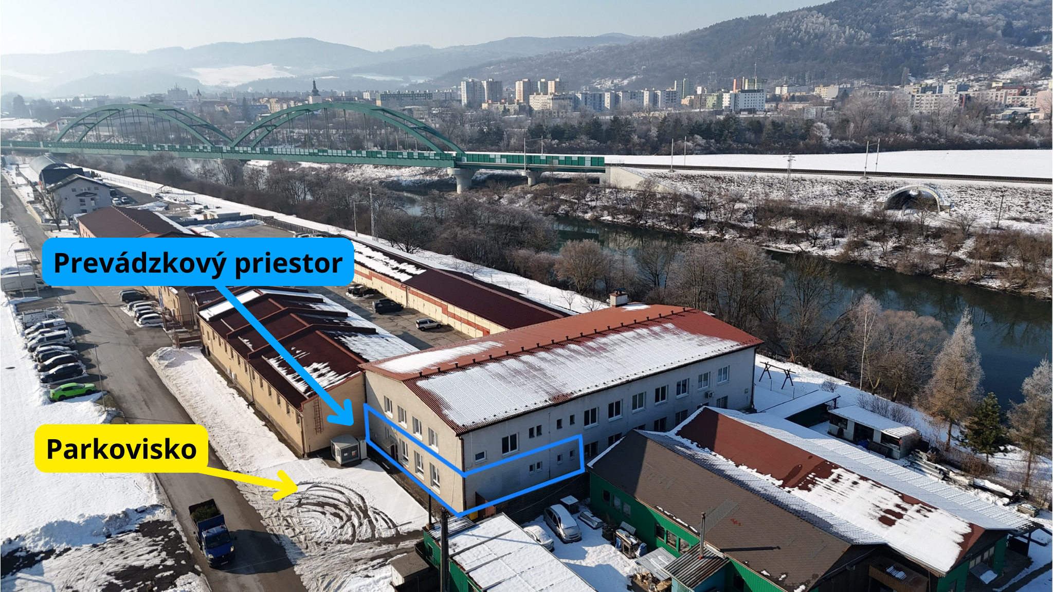 Obchodno - skladový priestor  s vlastným sociálnym zázemím   a parkovacími miestami v priemyselnom parku Nosice -  Púchov