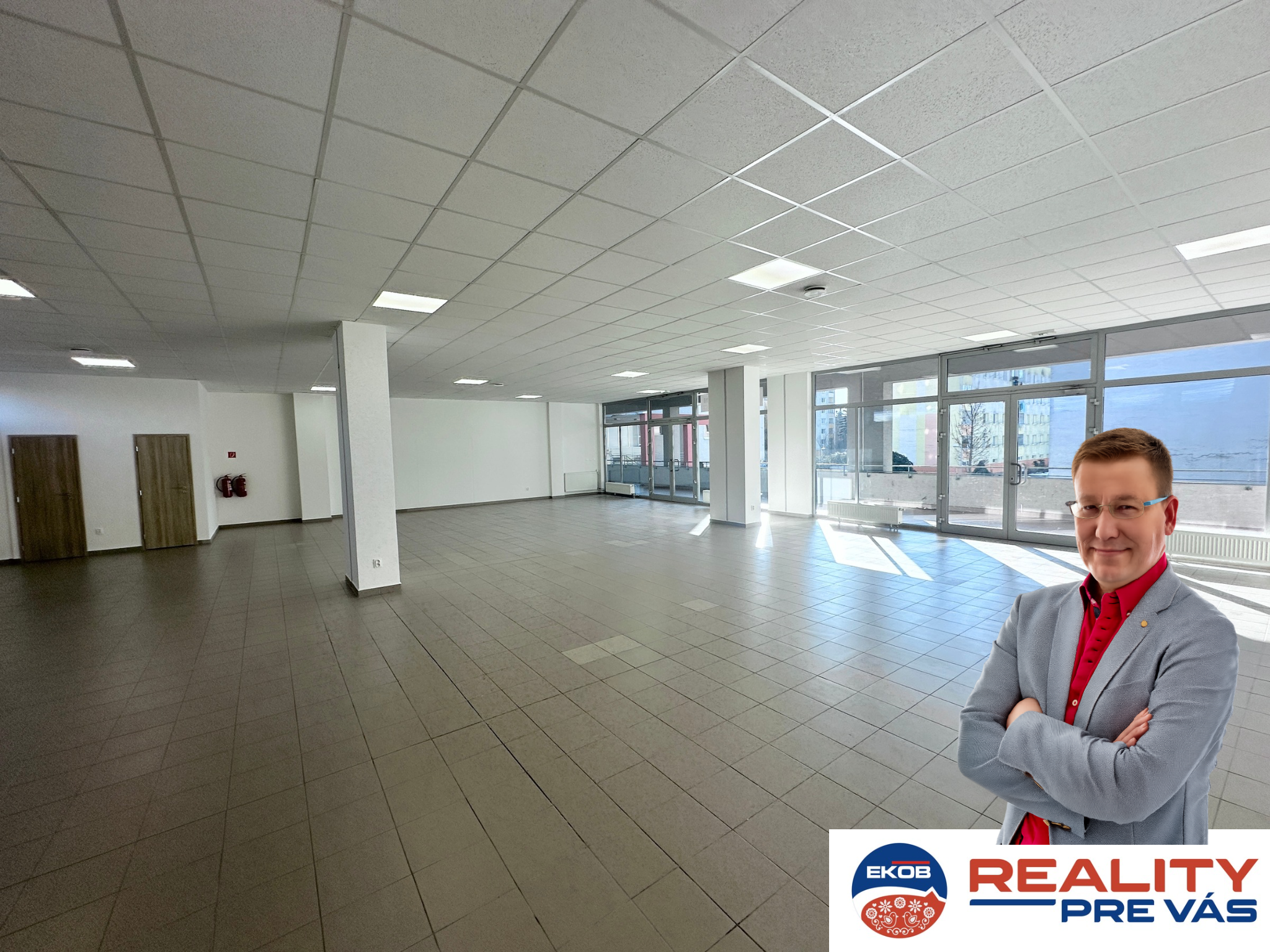 Reality Pre Vás -  Prenájom priestorov  preskleného priestoru - Dvory  Púchov  200 m2